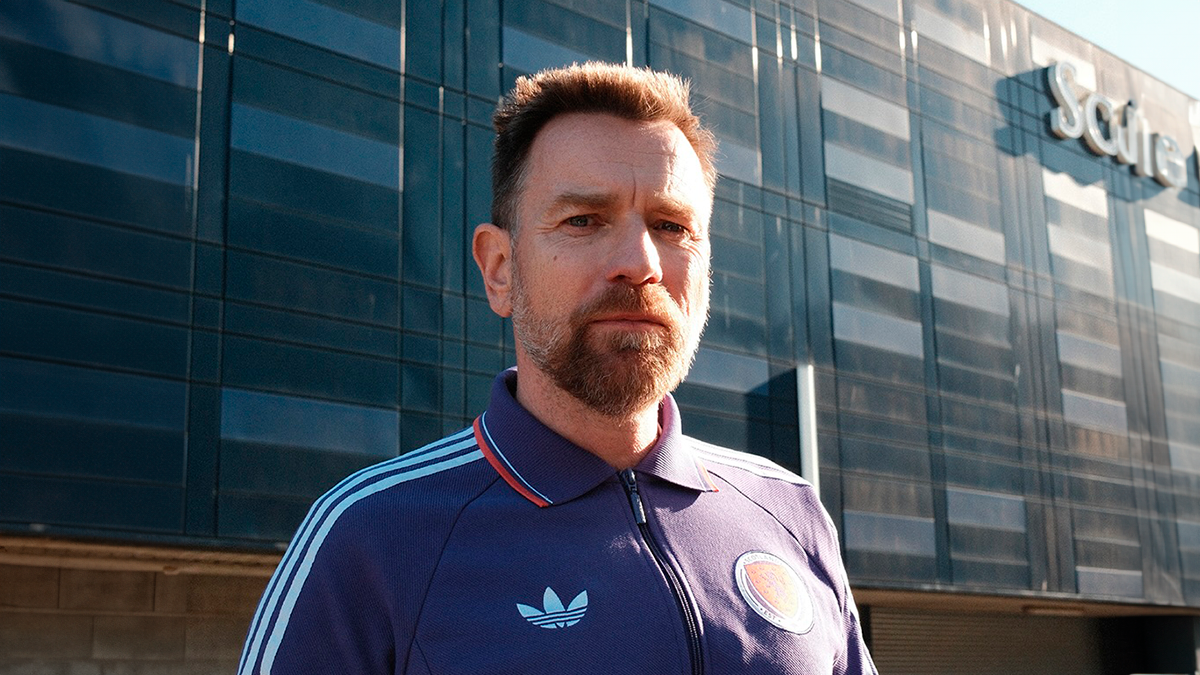Ewan McGregor protagoniza video de presentación de la convocatoria de Escocia al Mundial de Fútbol 2026