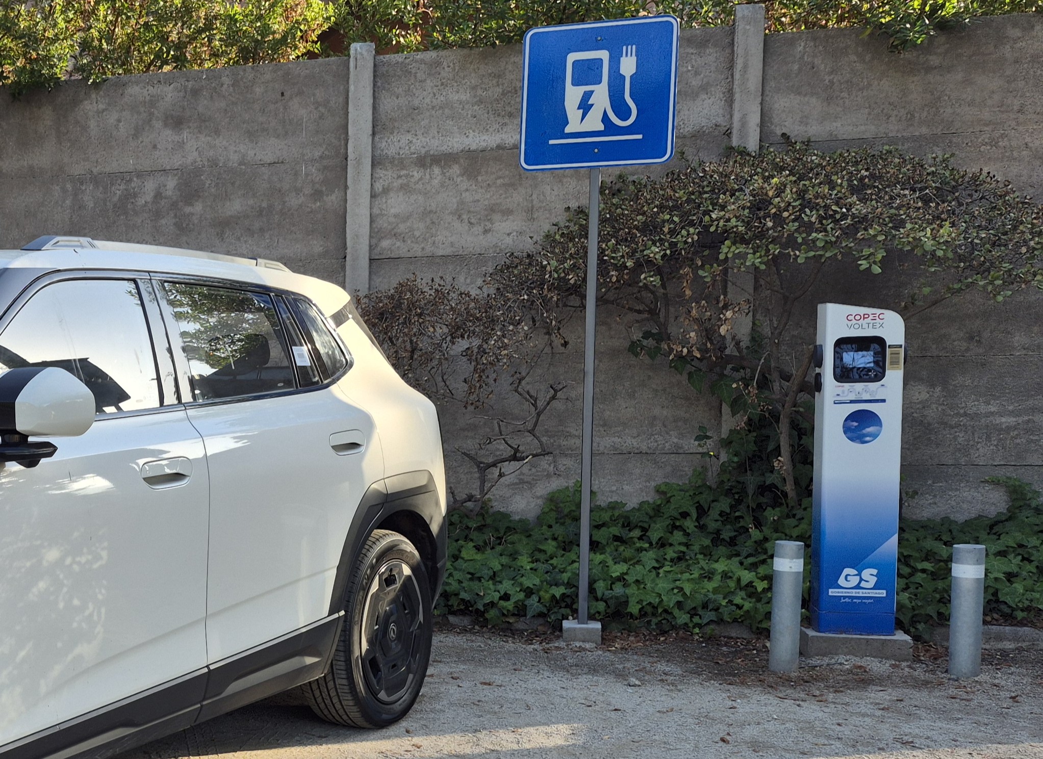 puntos de recarga para autos eléctricos en China y América Latina