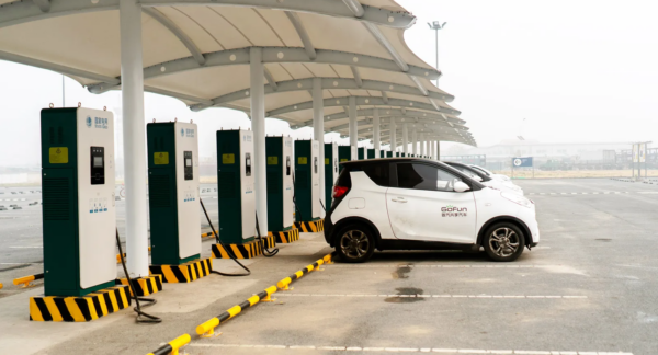 puntos de recarga para autos eléctricos en China y América Latina