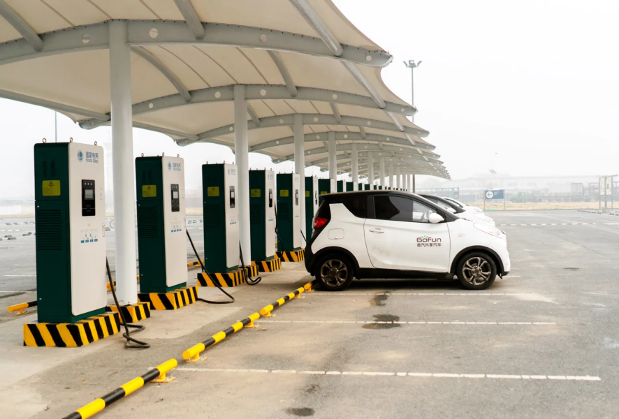 puntos de recarga para autos eléctricos en China y América Latina