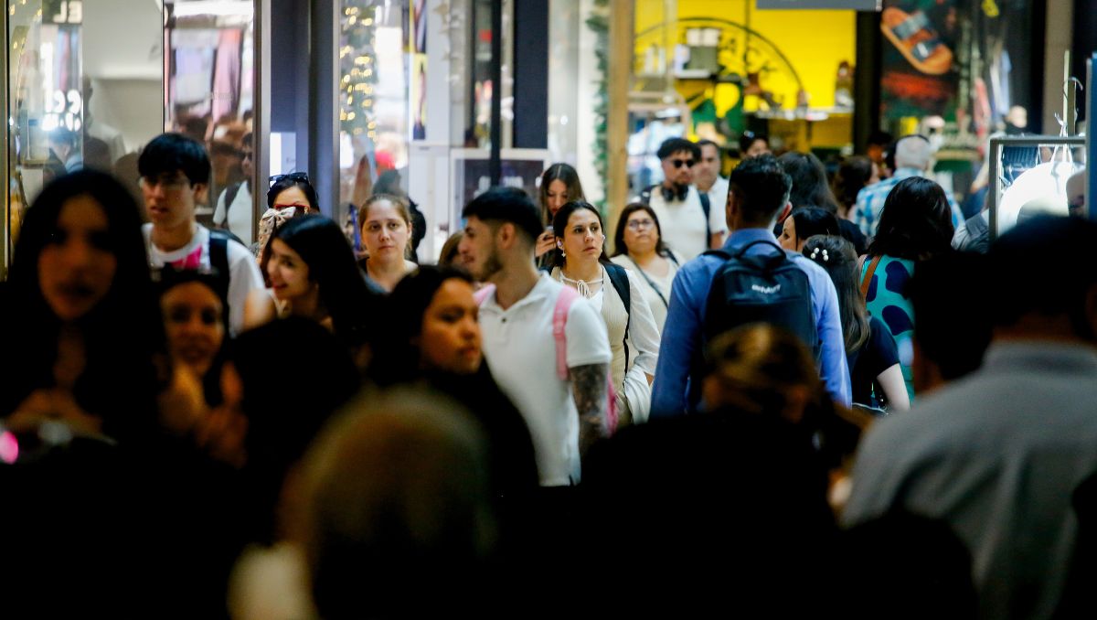 Adiós al delivery y las compras impulsivas: los recortes que planean los hogares chilenos ante la incertidumbre económica