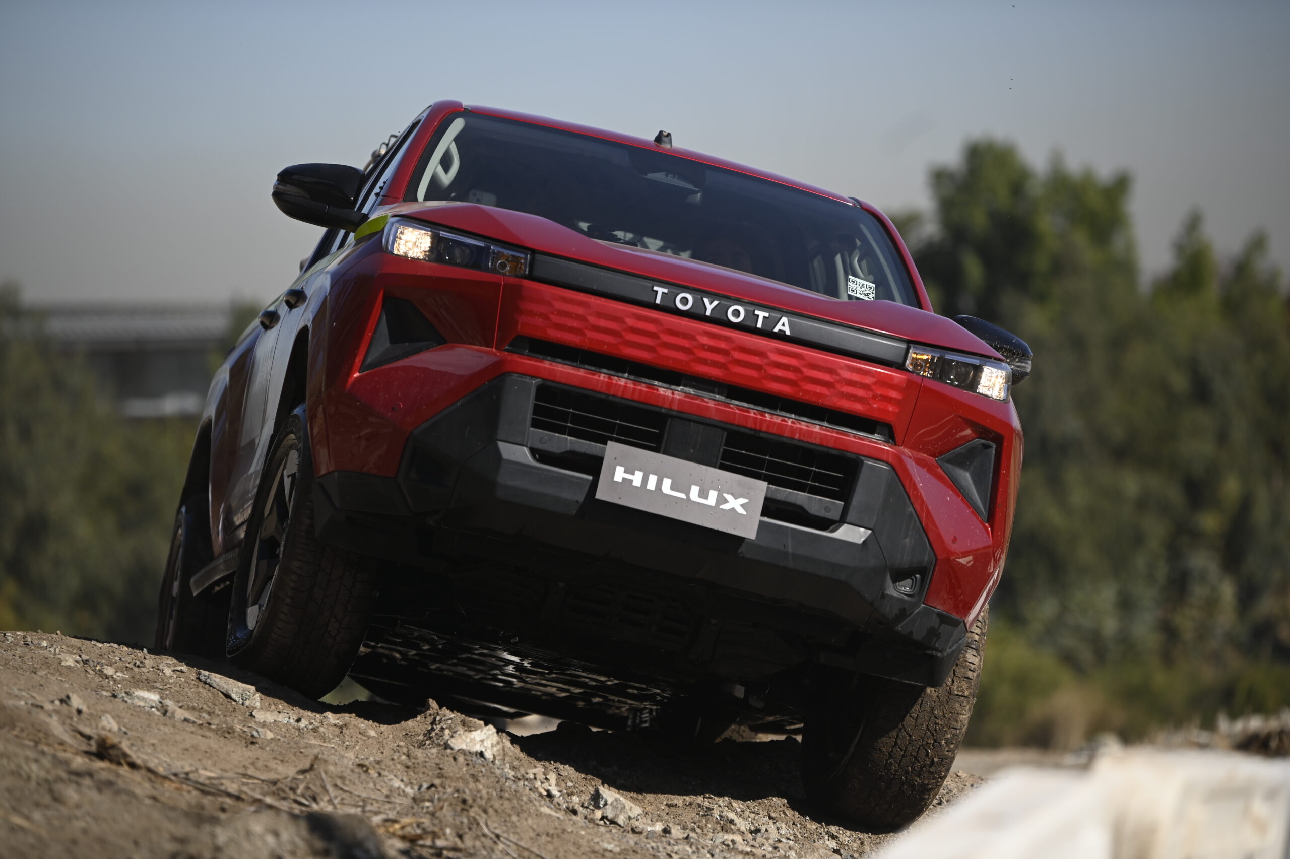 La Hilux que nunca se rinde ahora tampoco contamina