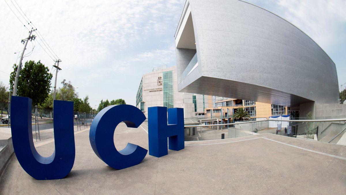 Campus Juan Gómez Millas de la Universidad de Chile amanece tomado por estudiantes: apuntan a crisis de salud mental y contingencia nacional