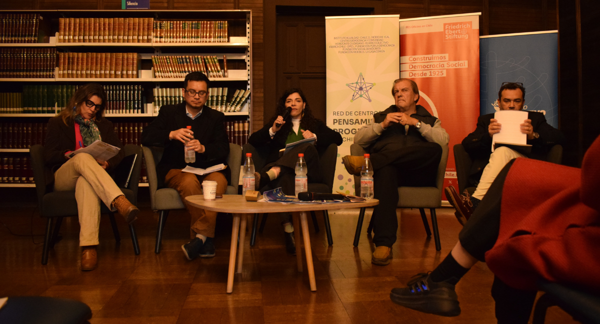 El encuentro de intelectuales de izquierda que puso bajo la lupa la Cuenta Pública de Kast e insistió en incumplimientos de campaña