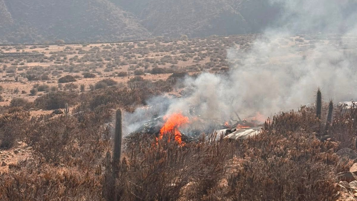 Avión de instrucción de la FACh se estrelló y termina incendiado en Coquimbo: tripulación resultó ilesa