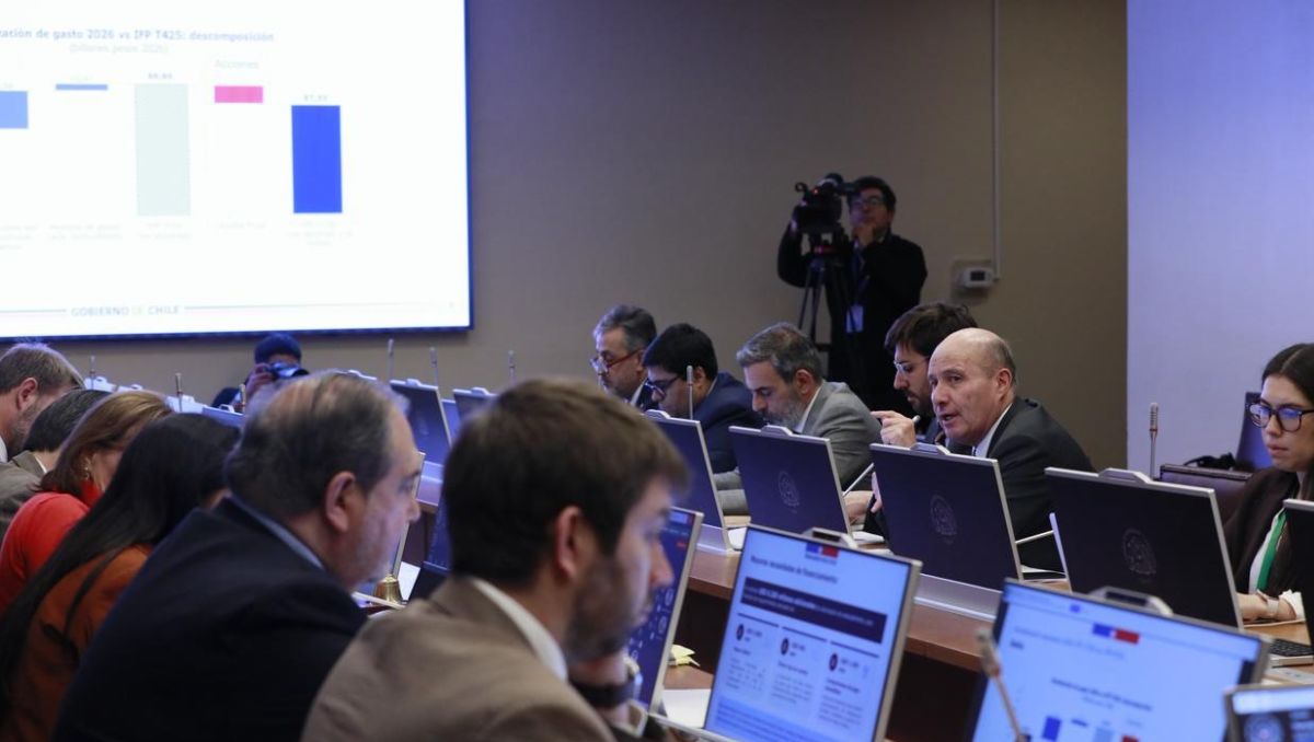 Quiroz descarta que solicitud de endeudamiento por US$6.200 millones esté vinculada a déficit contemplado en proyecto de reconstrucción