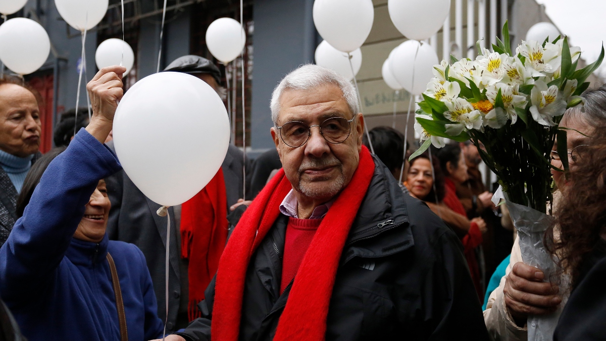 “Burló la censura de la dictadura con ironía y lucidez”: las reacciones que dejó la partida de Julio Jung