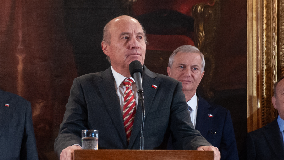 Gobierno asegura que no dará pie atrás con embargo a deudore