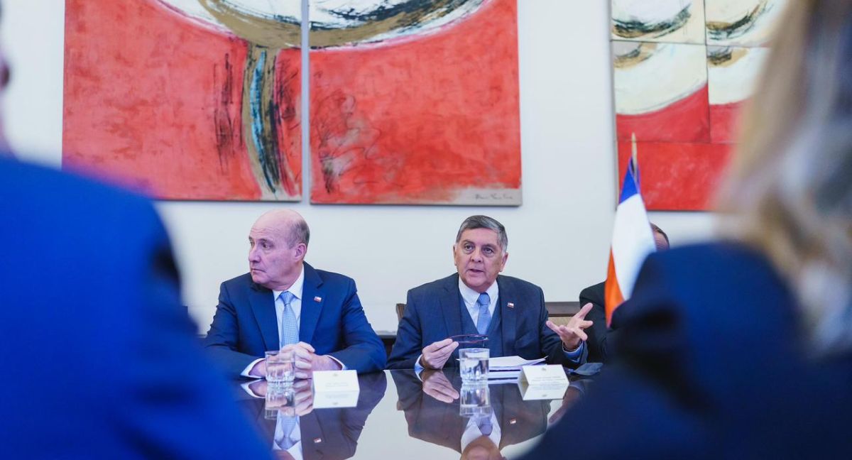 Oficialismo expresa preocupación a La Moneda por cobro a deu