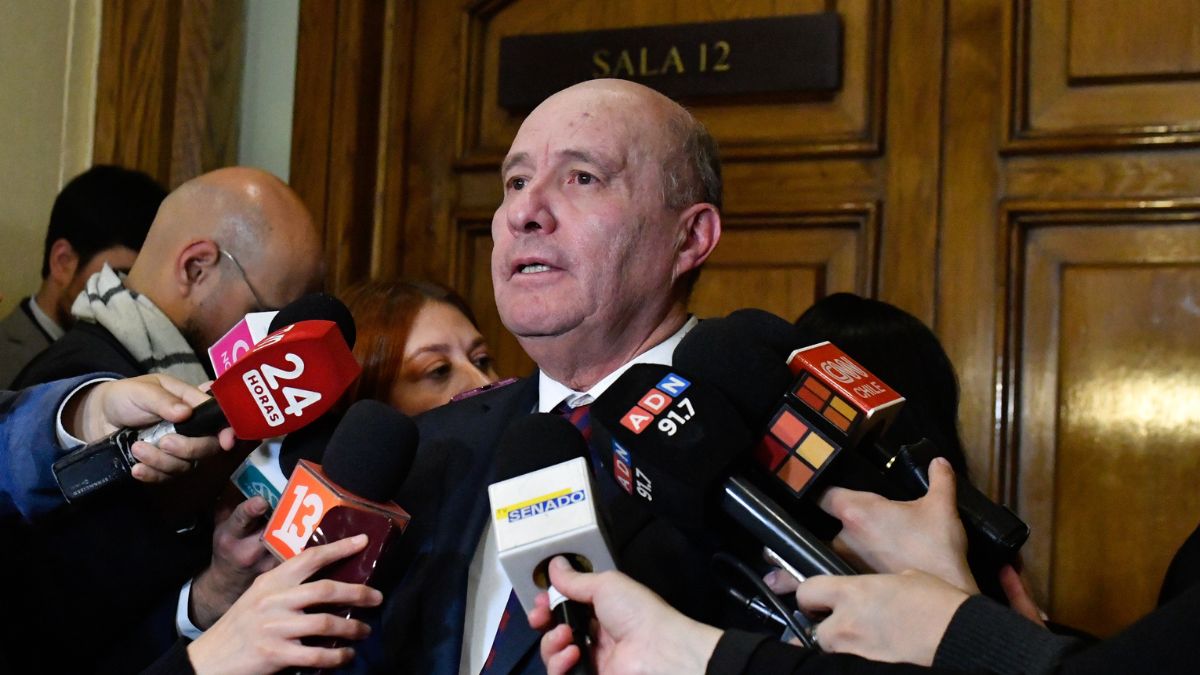 Ministro Quiroz da portazo a idea de vender Codelco para log