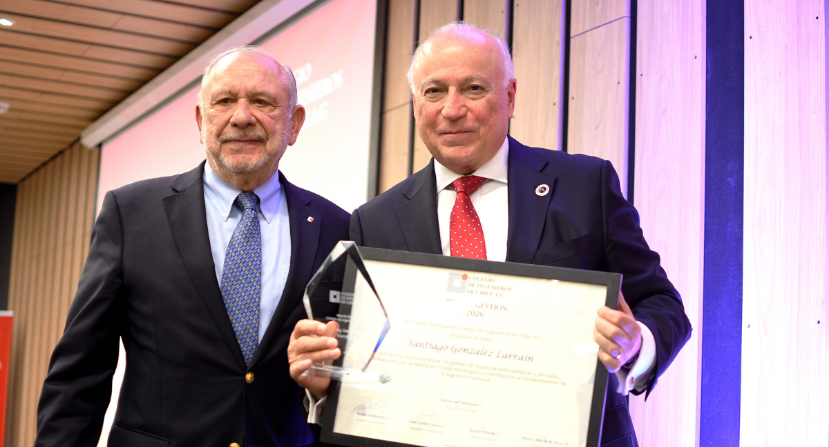 Santiago González Larraín recibiendo el Premio Gestión 2026