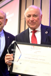 Santiago González Larraín recibiendo el Premio Gestión 2026