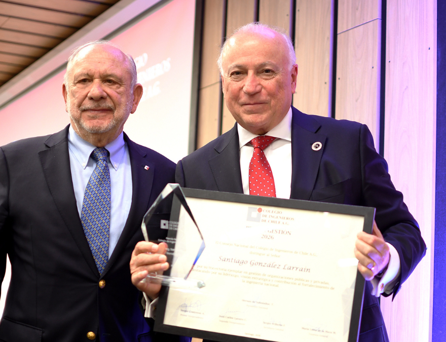 Santiago González Larraín recibiendo el Premio Gestión 2026