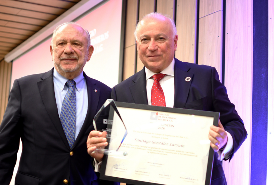Santiago González Larraín recibiendo el Premio Gestión 2026