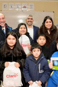 Escuela rural de La Araucanía recibiendo 5G de Claro.