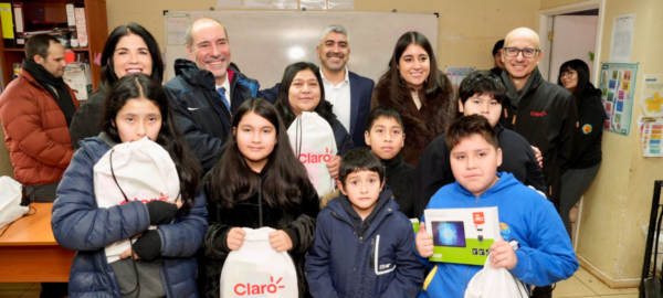 Escuela rural de La Araucanía recibiendo 5G de Claro.