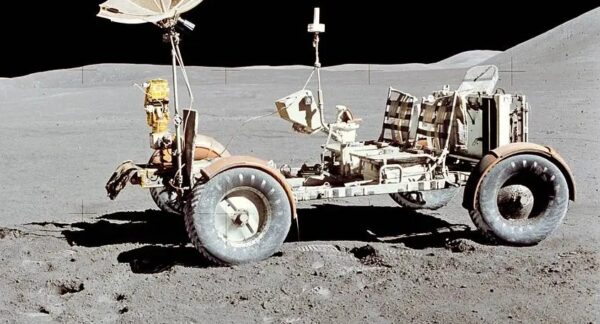 el primer auto en la Luna