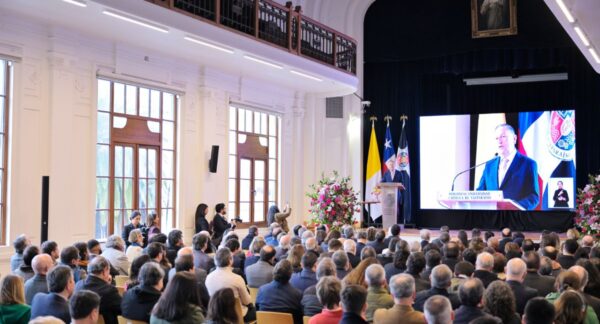 Nelson Vásquez para su segundo período PUCV.