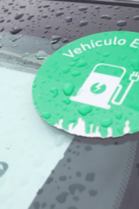 La nueva Etiqueta de Eficiencia Energética Vehicular permitirá comparar el consumo, rendimiento y emisiones de autos nuevos en Chile.