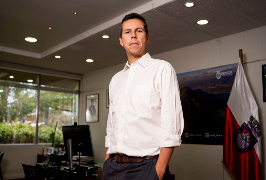 Claudio Castro, Renca. The Clinic.