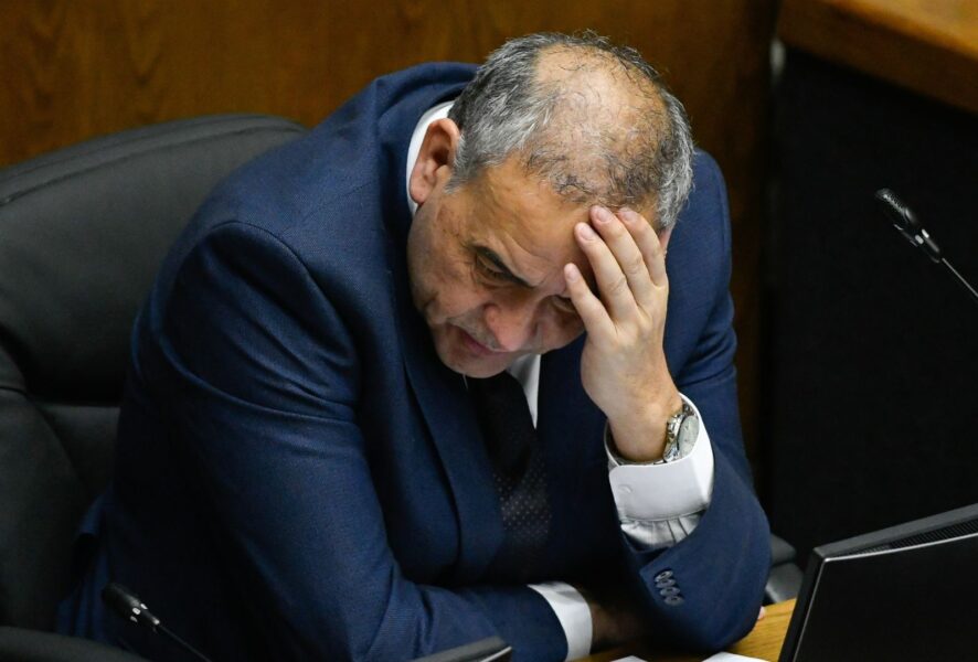 Fidel Espinoza (2)