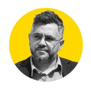 Foto autor Pablo Paredes, escritor y exdirector de la Secom