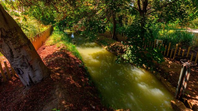Estero contaminado en Lo Barnechea