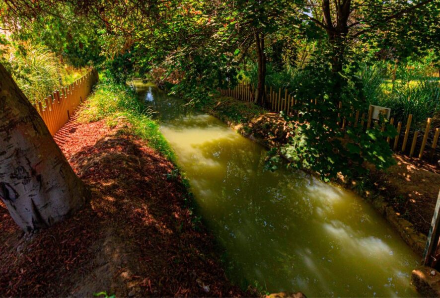 Estero contaminado en Lo Barnechea