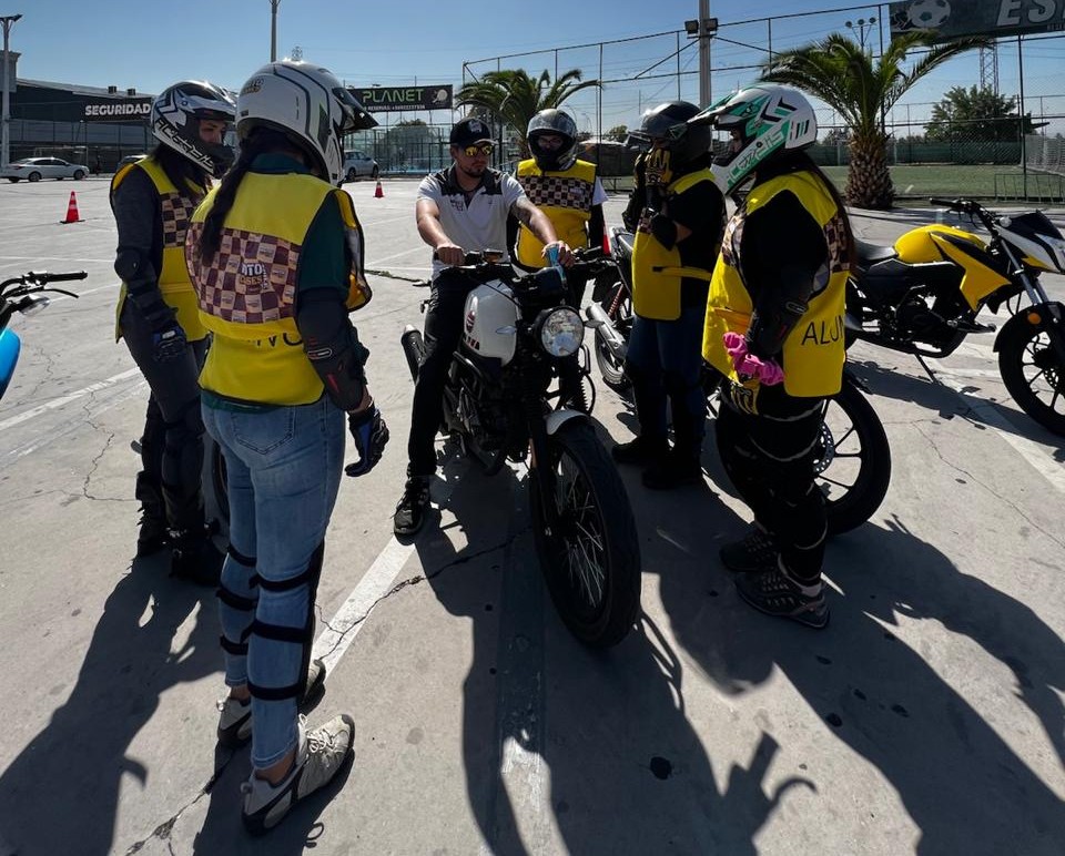 nueva escuela de manejo de motos