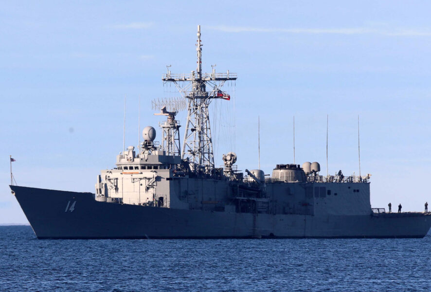 Armada busca científicos chilenos