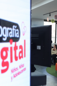 Póster de la Radiografía del uso Digital de Niños y Niñas