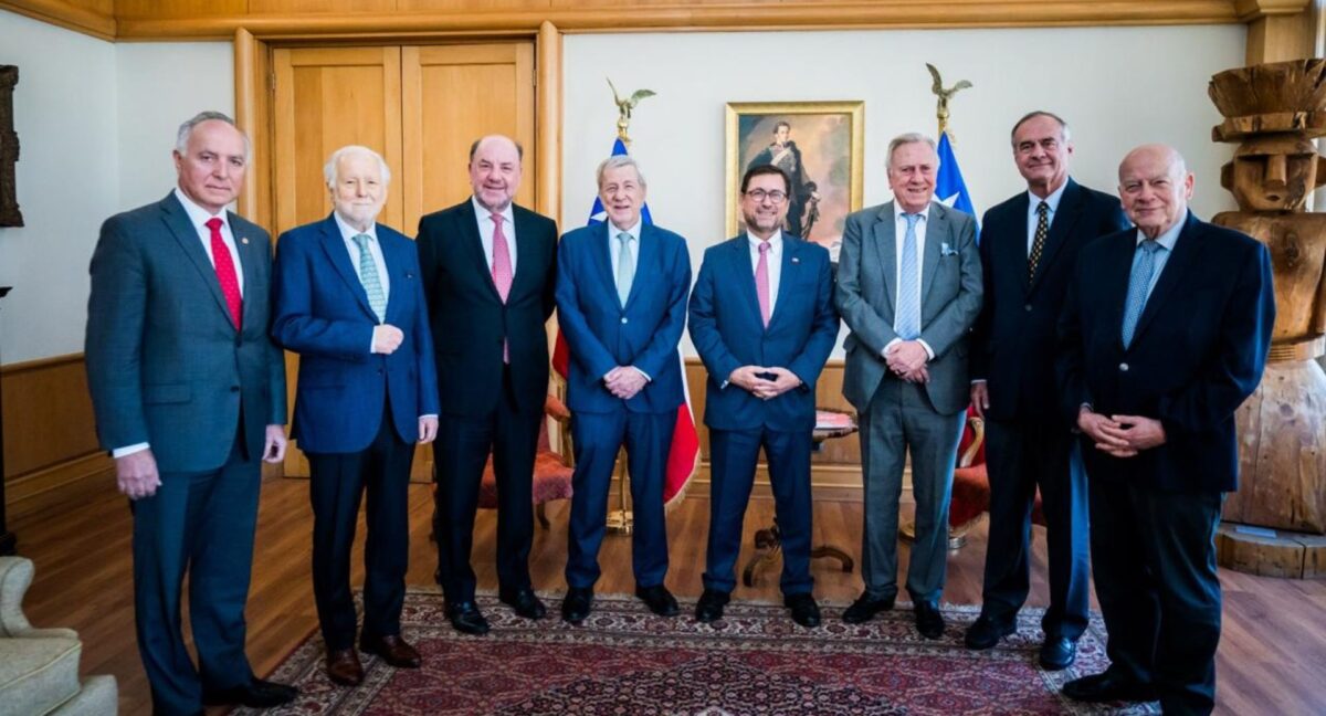 Canciller Pérez Mackenna y exministros de la cartera.