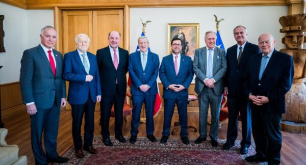 Canciller Pérez Mackenna y exministros de la cartera.