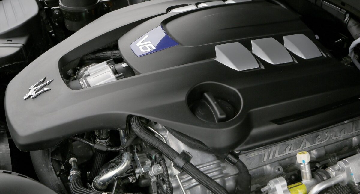 tapa plástica del motor