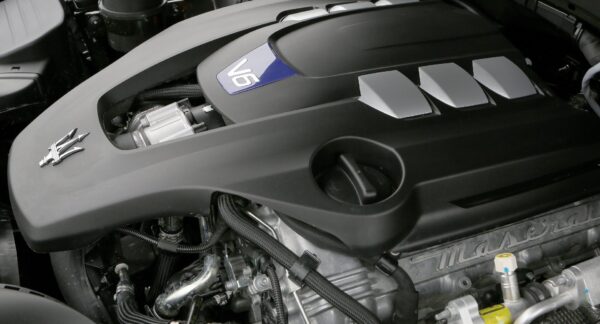 tapa plástica del motor