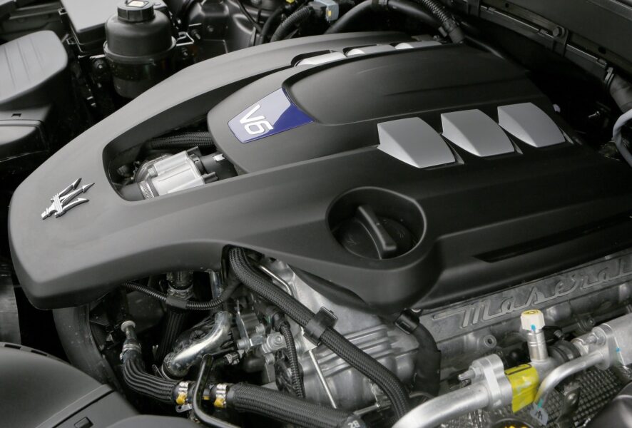 tapa plástica del motor