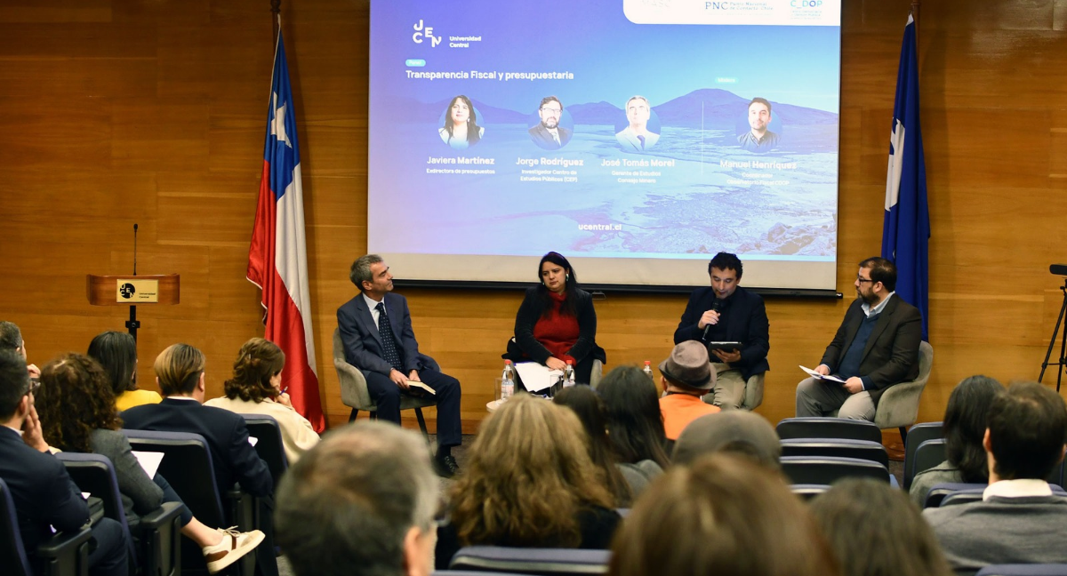 personas que discutieron sobre la transparencia minera en Chile