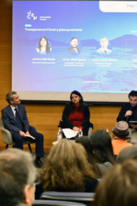 personas que discutieron sobre la transparencia minera en Chile