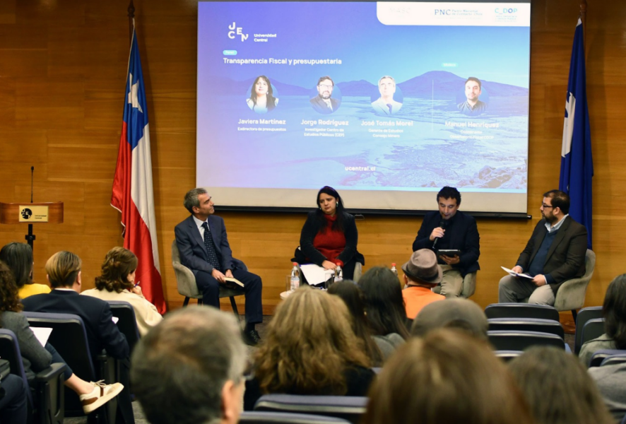 personas que discutieron sobre la transparencia minera en Chile