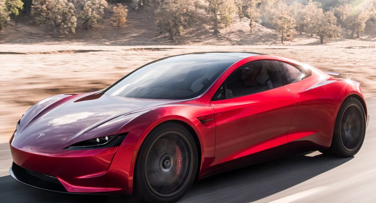 Tesla Roadster postergación