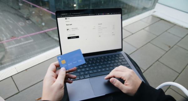 persona pidiendo crédito de consumo machbank