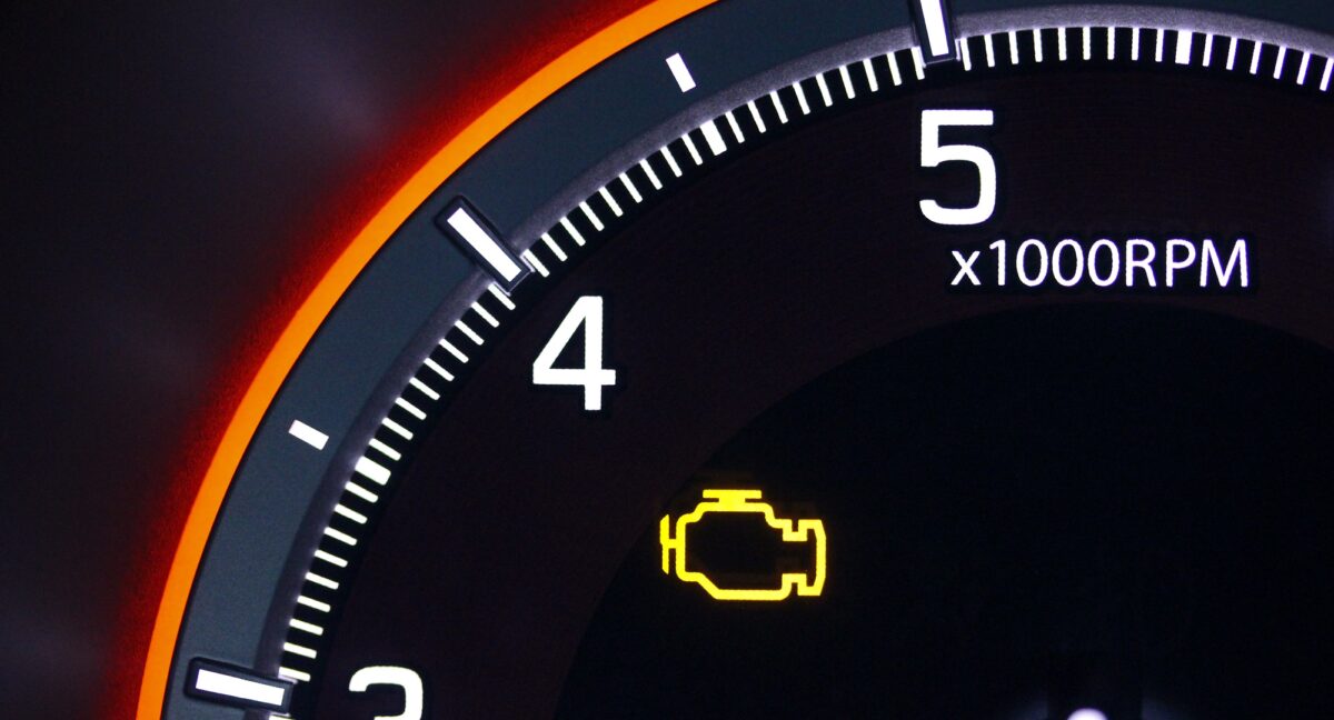 testigo check engine encendido